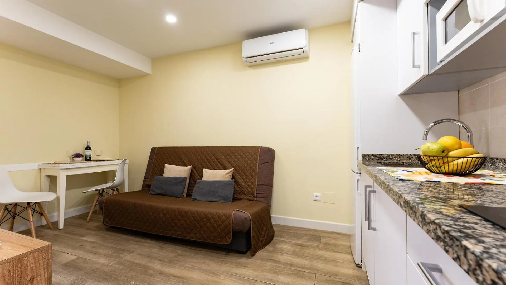 Apartment Malagasuite Bermeja City 2