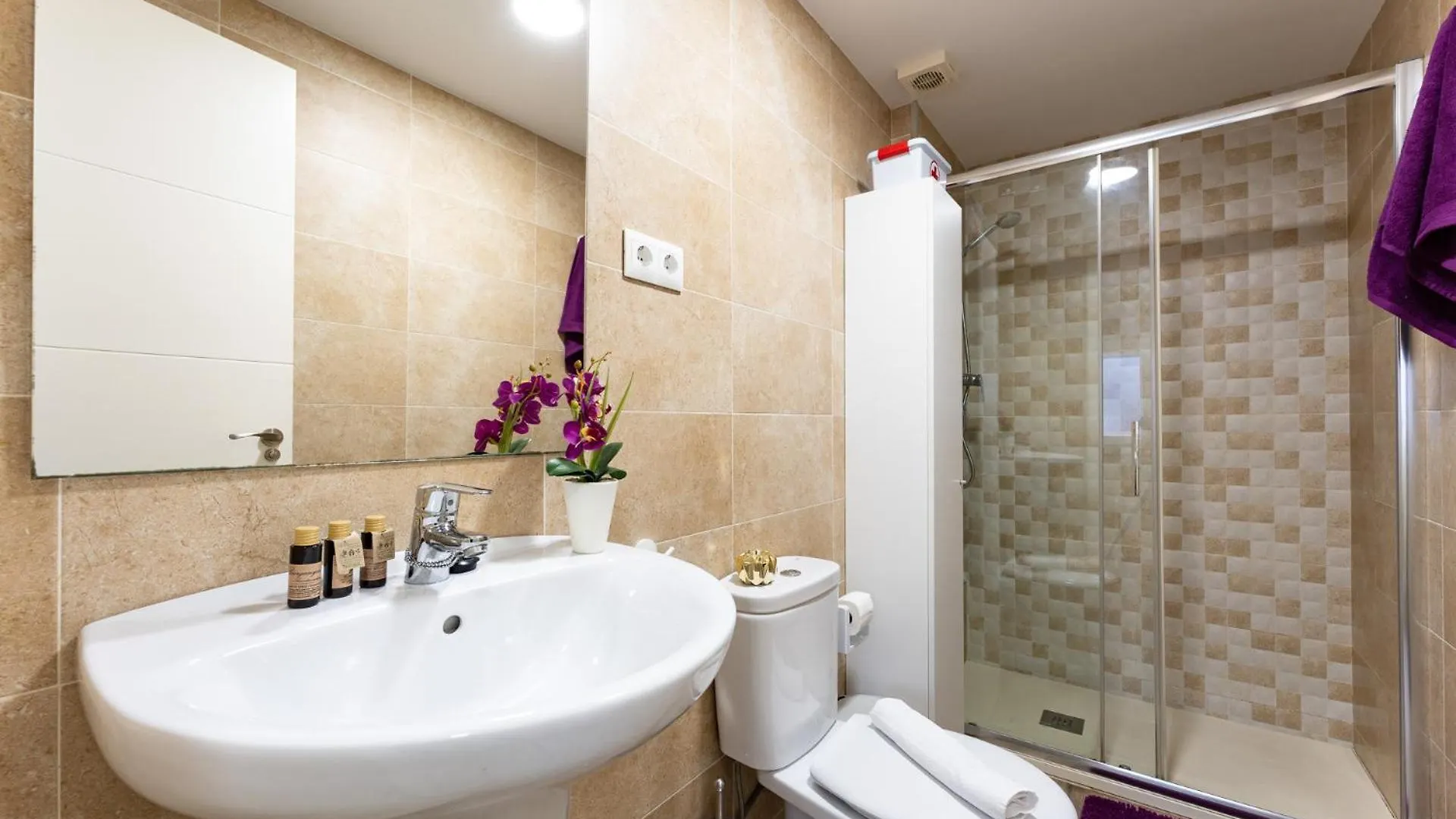 Apartment Malagasuite Bermeja City 2